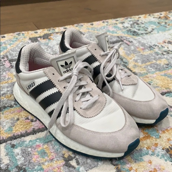 adidas trendy sneakers